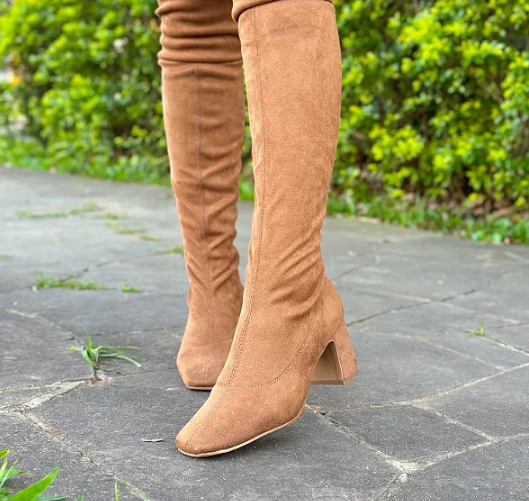 Bota Feminina Over Fernanda Caramelo em suede