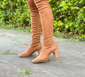 Bota Feminina Over Fernanda Caramelo em suede