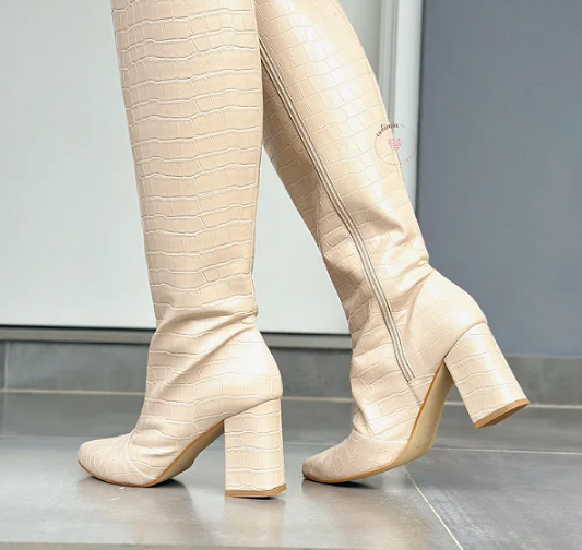 Bota Feminina Mia Cano Longo Amêndoa